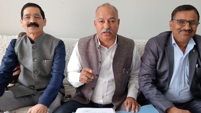 दलालों व माफियाओं की गिरफ्त में अधिकारी, गवर्नर साहब गहरी नींद में : मोर्चा दलालों व माफियाओं की गिरफ्त में अधिकारी, गवर्नर साहब गहरी नींद में : मोर्चा