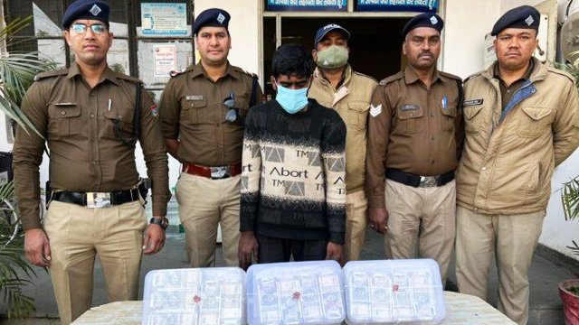 महिन्द्र शोरूम में चोरी का खुलासा, आरोपी गिरफ्तार महिन्द्र शोरूम में चोरी का खुलासा, आरोपी गिरफ्तार