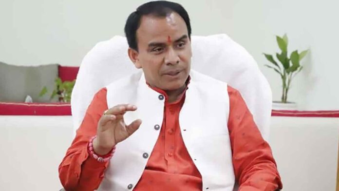 दो चरणों में होगी प्राथमिक शिक्षकों की भर्ती : डा. धन सिंह रावत दो चरणों में होगी प्राथमिक शिक्षकों की भर्ती : डा. धन सिंह रावत