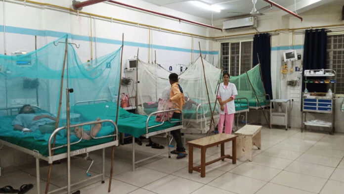 दून अस्पताल में डेंगू के मरीजों के लिए आरक्षित किए गए 60 बेड दून अस्पताल में डेंगू के मरीजों के लिए आरक्षित किए गए 60 बेड