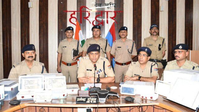 नकली नोट छापने वाले गिरोह का भंडाफोड़, छह गिरफ्तार नकली नोट छापने वाले गिरोह का भंडाफोड़, छह गिरफ्तार
