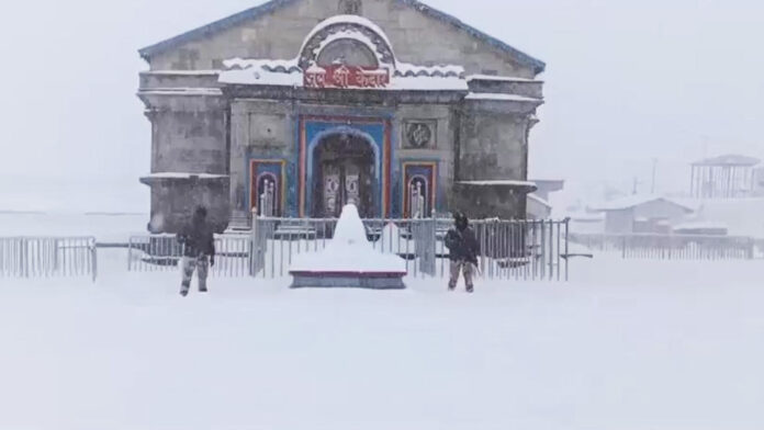 केदारनाथ धाम में भगवान नंदी ने ओढ़ी बर्फ की चादर केदारनाथ धाम में भगवान नंदी ने ओढ़ी बर्फ की चादर
