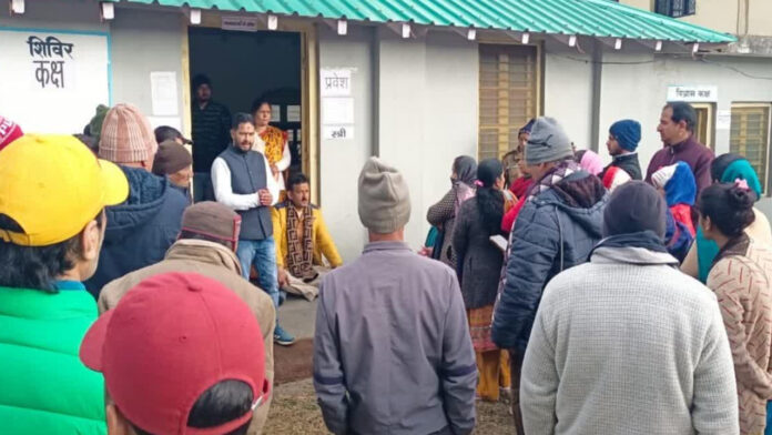 स्याही खत्म होने से रुका मतदान, घंटों रुकी रही वोटिंग