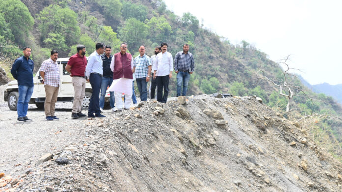 किसी भी स्तर पर लापरवाही बर्दाश्त नहीं की जाएगी : गणेश जोशी किसी भी स्तर पर लापरवाही बर्दाश्त नहीं की जाएगी : गणेश जोशी
