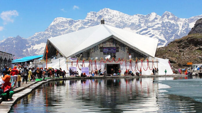 श्रद्धालुओं के दर्शन के लिए खुले हेमकुंड साहिब के कपाट श्रद्धालुओं के दर्शन के लिए खुले हेमकुंड साहिब के कपाट
