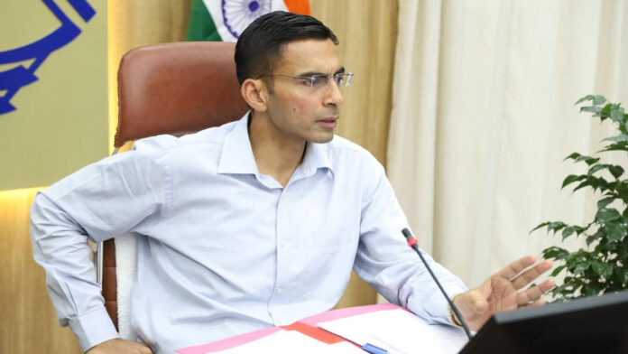 पेयजल शिकायतों का डे-टू-डे निस्तारण किया जाए : डीएम