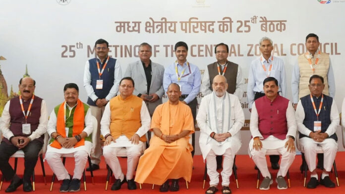 सीमावर्ती क्षेत्रों में सड़क और संचार सुविधाओं का विस्तार जरूरी : धामी सीमावर्ती क्षेत्रों में सड़क और संचार सुविधाओं का विस्तार जरूरी : धामी