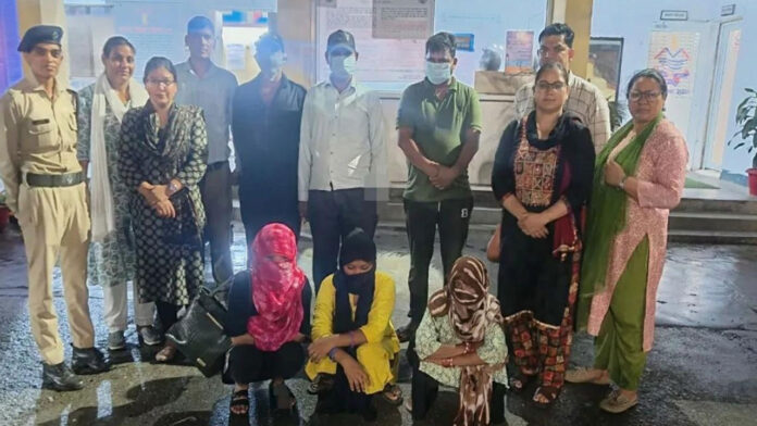 सेक्स रैकेट का भंडाफोड़, तीन महिलाएं समेत 6 गिरफ्तार