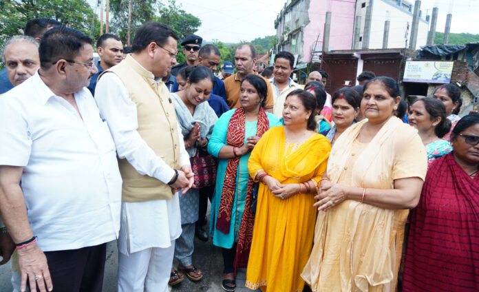 सीएम धामी ने अतिवृष्टि से प्रभावित क्षेत्रों में सुना आवाम का दर्द सीएम धामी ने अतिवृष्टि से प्रभावित क्षेत्रों में सुना आवाम का दर्द