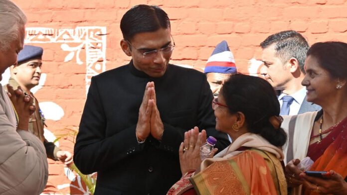 माता-पिता को घर से निकालने वाले पर चला न्याय का हथौड़ा