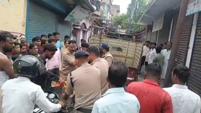 बोरे में लपेटा हुआ मिला युवक का शव, मचा हड़कंप बोरे में लपेटा हुआ मिला युवक का शव, मचा हड़कंप