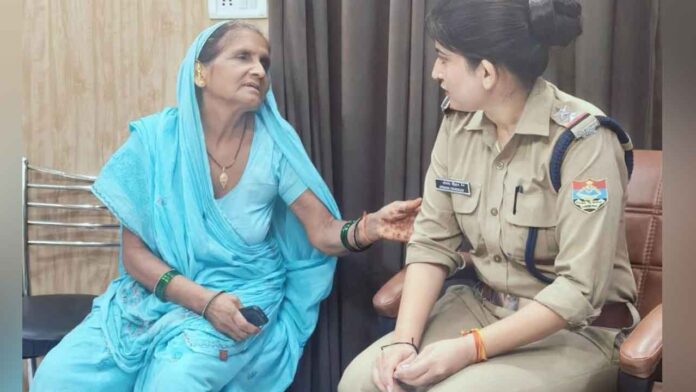 कांवड़ भीड़ में खोई बुजुर्ग महिला बरामद कांवड़ भीड़ में खोई बुजुर्ग महिला बरामद