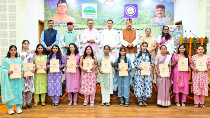 मुख्यमंत्री ने 187 विभिन्न पदों पर चयनित अभ्यर्थियों / आश्रितों को नियुक्ति पत्र वितरित किए