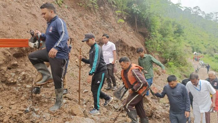 बादल फटा, मलबे में दबकर पांच लोगों की मौत बादल फटा, मलबे में दबकर पांच लोगों की मौत