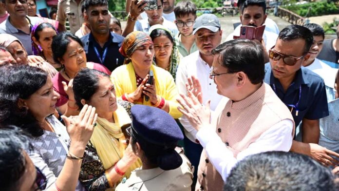 आपदाग्रस्त थराली क्षेत्र का सीएम ने किया हवाई दौरा, की आपदा प्रभावितों से मुलाकात आपदाग्रस्त थराली क्षेत्र का सीएम ने किया हवाई दौरा, की आपदा प्रभावितों से मुलाकात