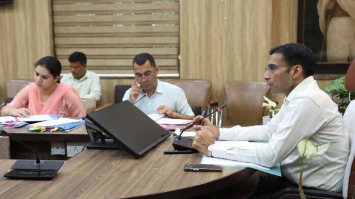 लंबित आपराधिक वादों के त्वरित निस्तारण को लेकर डीएम ने की समीक्षा बैठक लंबित आपराधिक वादों के त्वरित निस्तारण को लेकर डीएम ने की समीक्षा बैठक