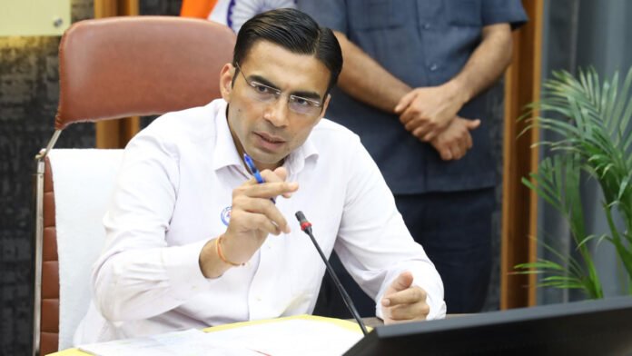 जिलाधिकारी के आदेश पर रिहान की फीस हुई माफ जिलाधिकारी के आदेश पर रिहान की फीस हुई माफ