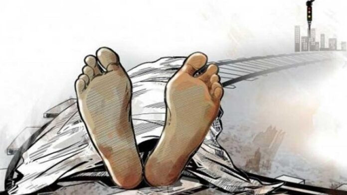 अपनी प्रेमिका के संग चलती ट्रेन के आगे कूदा तीन बच्चों का पिता, मौत