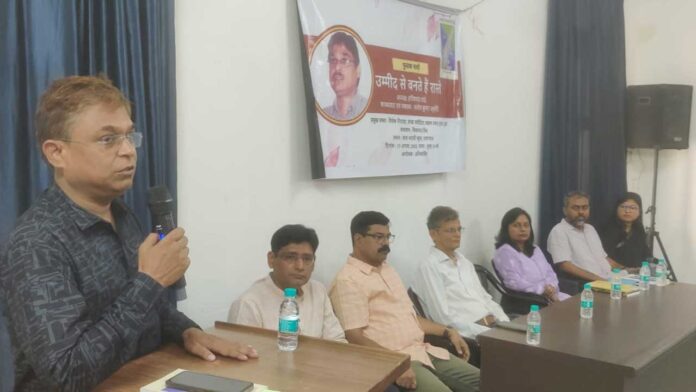 उम्मीद से बनते हैं रास्ते : कवि संतोष कुमार चतुर्वेदी का कवि-कर्म