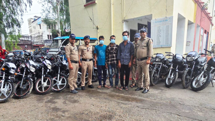 अंतर्राज्यीय बाइक चोर गैंग के तीन गिरफ्तार, 11 बाइक बरामद