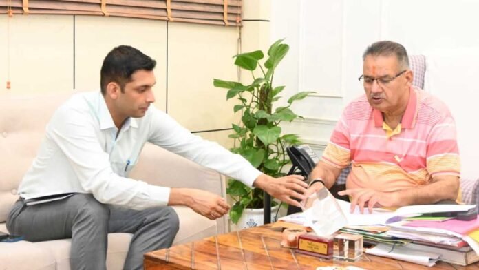 मंत्री गणेश जोशी ने दिए अवरुद्ध मार्गों को शीघ्र खोलने के निर्देश मंत्री गणेश जोशी ने दिए अवरुद्ध मार्गों को शीघ्र खोलने के निर्देश