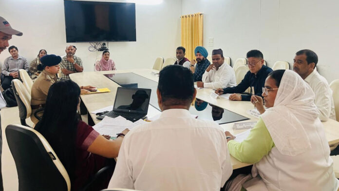 अल्पसंख्यक आयोग की बैठक, मुख्य शिक्षा अधिकारी को नोटिस अल्पसंख्यक आयोग की बैठक, मुख्य शिक्षा अधिकारी को नोटिस