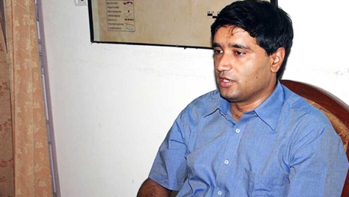 चतुर्वेदी ने कैबिनेट सचिव पर लगाया ‘झूठे हलफनामे’ का आरोप चतुर्वेदी ने कैबिनेट सचिव पर लगाया ‘झूठे हलफनामे’ का आरोप