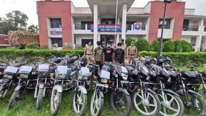 तीन वाहन चोर गिरोह के बदमाश गिरफ्तार