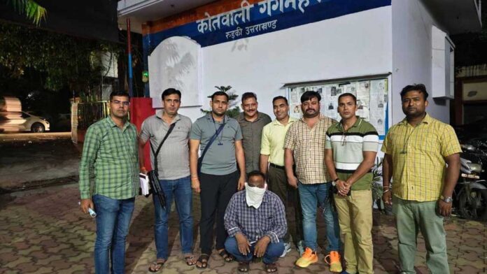 17 साल पहले जेल से फरार इनामी बदमाश चढ़ा एसटीएफ के हत्थे