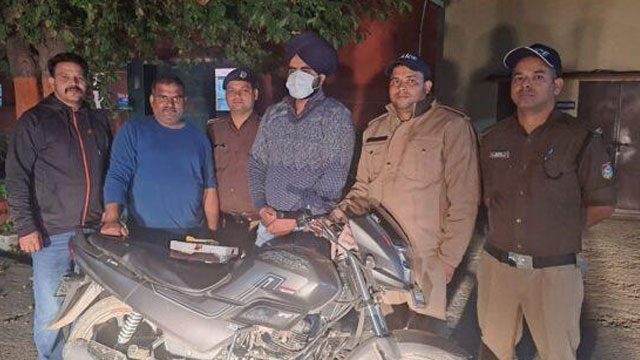 आठ लाख की अफीम के साथ नशा तस्कर गिरफ्तार आठ लाख की अफीम के साथ नशा तस्कर गिरफ्तार