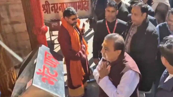 उद्योगपति मुकेश अंबानी ने किए बदरी विशाल के दर्शन उद्योगपति मुकेश अंबानी ने किए बदरी विशाल के दर्शन