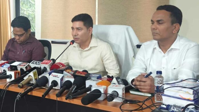 प्रतिबंधित कफ सिरप के खिलाफ चलाया जा रहा सघन अभियान प्रतिबंधित कफ सिरप के खिलाफ चलाया जा रहा सघन अभियान