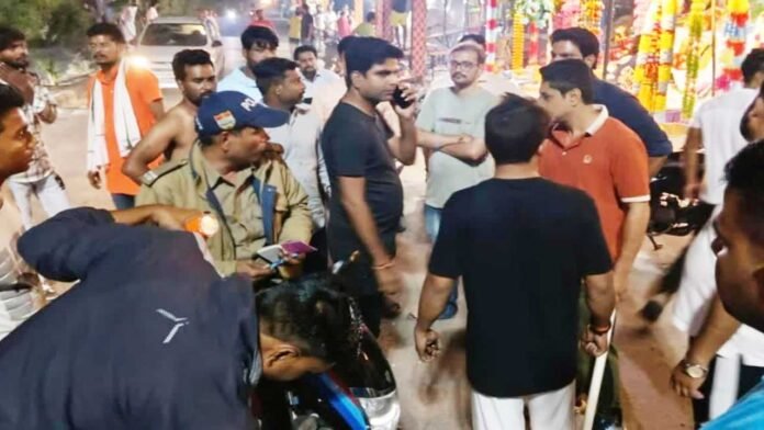 पटाखे चलाने को लेकर दो पक्षों में जमकर मारपीट पटाखे चलाने को लेकर दो पक्षों में जमकर मारपीट