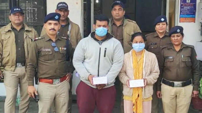 बांग्लादेशी सहित फर्जी पहचान उपलब्ध कराने वाली महिला गिरफ्तार बांग्लादेशी सहित फर्जी पहचान उपलब्ध कराने वाली महिला गिरफ्तार