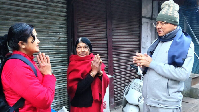 मॉर्निंग वॉक पर निकले सीएम धामी, पर्यटकों और स्कूली बच्चों से की बातचीत मॉर्निंग वॉक पर निकले सीएम धामी, पर्यटकों और स्कूली बच्चों से की बातचीत