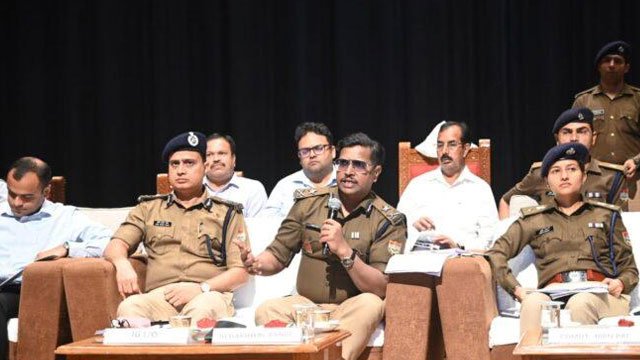 राष्ट्रपति के दौरे को लेकर पुलिस की कड़ी सुरक्षा व्यवस्था राष्ट्रपति के दौरे को लेकर पुलिस की कड़ी सुरक्षा व्यवस्था