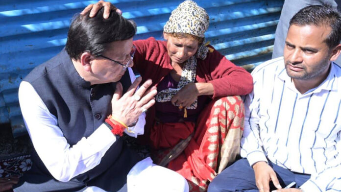 लोकपर्व इगास पर आपदा प्रभावित परिवारों के बीच पहुंचे मुख्यमंत्री धामी लोकपर्व इगास पर आपदा प्रभावित परिवारों के बीच पहुंचे मुख्यमंत्री धामी