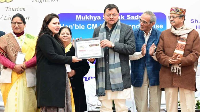 मुख्यमंत्री ने विशिष्ट कार्य करने वाली महिलाओं को किया सम्मानित मुख्यमंत्री ने विशिष्ट कार्य करने वाली महिलाओं को किया सम्मानित