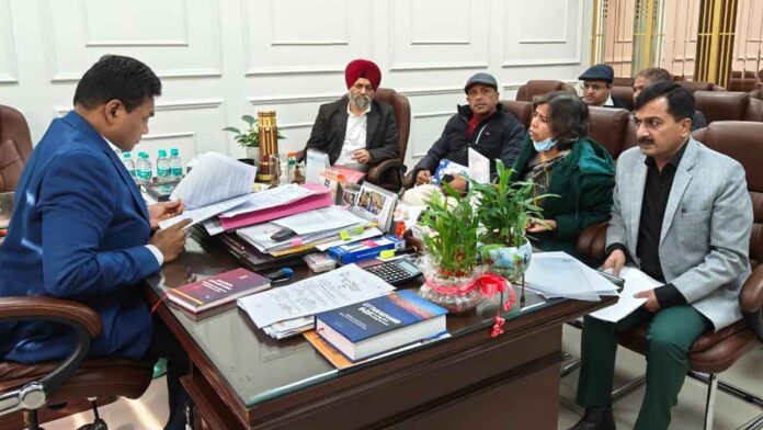 दून मेडिकल कॉलेज में सफाई कर्मचारियों की हड़ताल समाप्त, सफाई व्यवस्था बहाल दून मेडिकल कॉलेज में सफाई कर्मचारियों की हड़ताल समाप्त, सफाई व्यवस्था बहाल