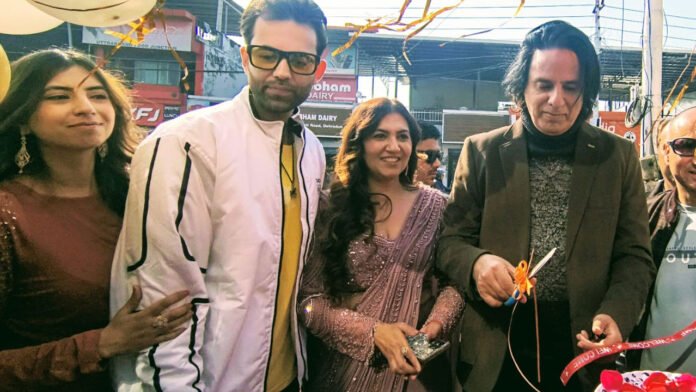 बॉलीवुड अभिनेता राहुल रॉय ने किया मैजिक ब्रश यूनिसेक्स सैलून का उद्घाटन बॉलीवुड अभिनेता राहुल रॉय ने किया मैजिक ब्रश यूनिसेक्स सैलून का उद्घाटन