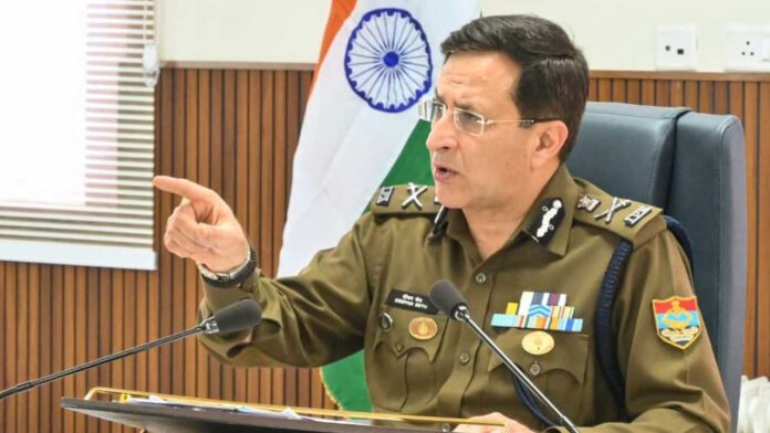 डीजीपी का कड़ा रुख : प्रापर्टी डीलर, रियल एस्टेट एजेंट एवं ब्रोकर का होगा सत्यापन डीजीपी का कड़ा रुख : प्रापर्टी डीलर, रियल एस्टेट एजेंट एवं ब्रोकर का होगा सत्यापन