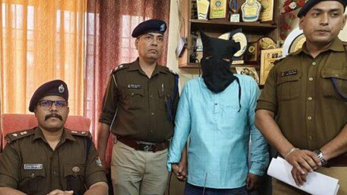 खुलासा: पैसों के लालच में की थी बुजुर्ग महिला की हत्या, भतीजा गिरफ्तार खुलासा: पैसों के लालच में की थी बुजुर्ग महिला की हत्या, भतीजा गिरफ्तार