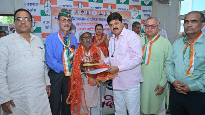 कांग्रेस पार्टी हमेशा से स्वतंत्रता सेनानियों के आदर्शों पर चलती आई है : गोदियाल कांग्रेस पार्टी हमेशा से स्वतंत्रता सेनानियों के आदर्शों पर चलती आई है : गोदियाल