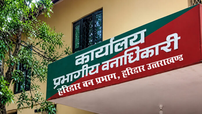 बाघ शिकार मामले में रेंजर, फॉरेस्टर व फॉरेस्ट गार्ड पर गिरी गाज, निलंबित बाघ शिकार मामले में रेंजर, फॉरेस्टर व फॉरेस्ट गार्ड पर गिरी गाज, निलंबित