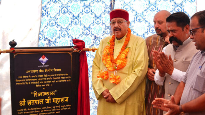 महाराज ने किया संगलाकोटी में मोटर मार्ग का शिलान्यास महाराज ने किया संगलाकोटी में मोटर मार्ग का शिलान्यास