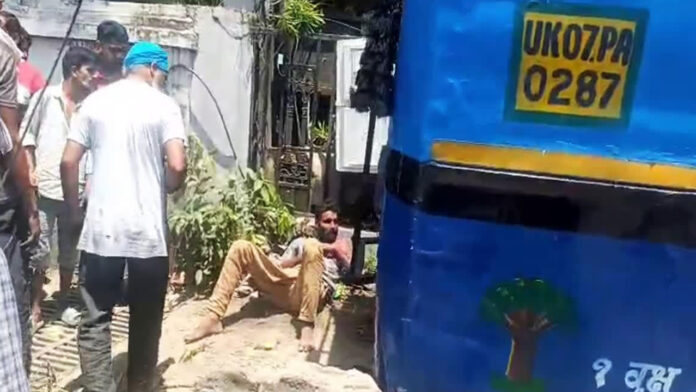 बेकाबू सिटी बस ने 5 लोगों को रौंदा, एक की दर्दनाक मौत