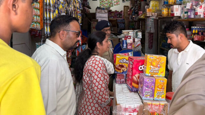 शैक्षणिक संस्थानों के नज़दीक तंबाकू बेचने वालों पर कार्रवाई, चालान व अर्थदंड वसूला