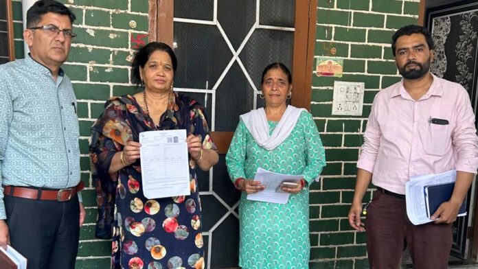 एसआईआर अभियान : 1882 मतदेय स्थलों पर घर-घर पहुंच रहे बीएलओ एसआईआर अभियान : 1882 मतदेय स्थलों पर घर-घर पहुंच रहे बीएलओ