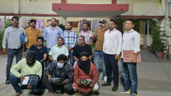 फर्जी शस्त्र लाइसेंस से हथियारों की हनक दिखाने वाले तीन गिरफ्तार