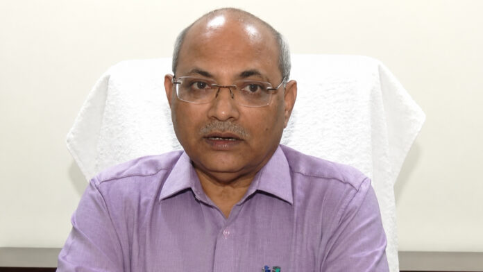 आपदा राहत कार्यों में तेजी लाएं, अवरुद्ध मार्गों को प्राथमिकता से खोलें : आयुक्त